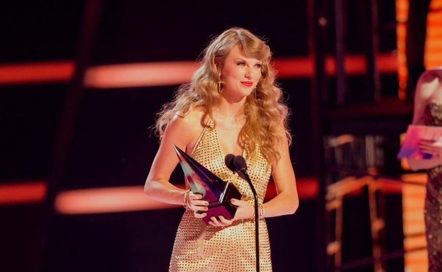 Тейлор Свифт с наградо American Music Awards 2022Фото: соцсети AMA