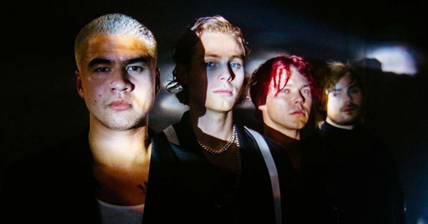 the voice teeth 5 seconds of summer