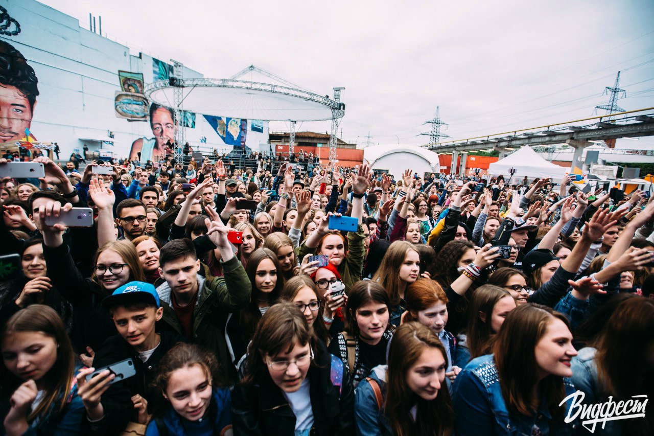 Сходка блогеров в москве. ВИДФЕСТ Питер. Сходка блоггеров. Фестиваль блоггеров. Блоггеры России.