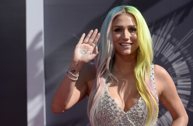Kesha: верхом на радуге