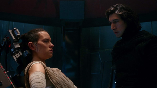 Рей и Кайло Рен, кадр из фильма «Звёздные Войны: Последние джедаи»
