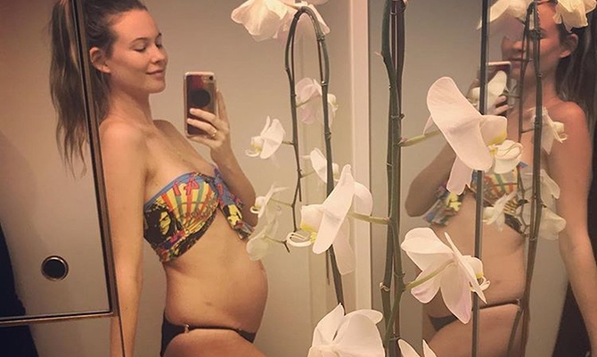 Бехати Принслу во время беременности демонстрировала свой животик​Фото: Instagram