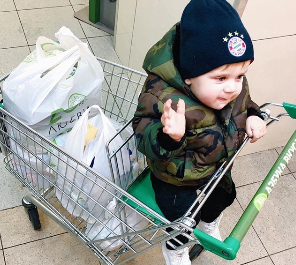 На днях маленький Гектор впервые в жизни вместе с мамой сходил в магазин​Фото: Instagram