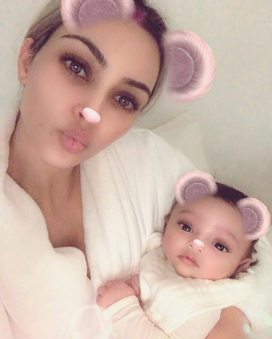 Первый снимок Ким Кардашьян с дочерью ЧикагоФото: Instagram