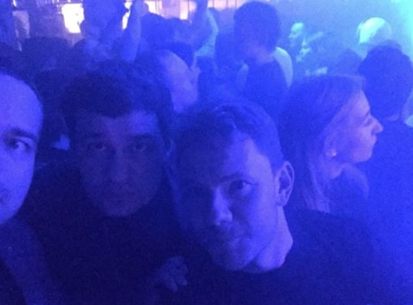 Александр Телепнев с друзьями фотографируются с DJ Smash​Фото: Instagram 