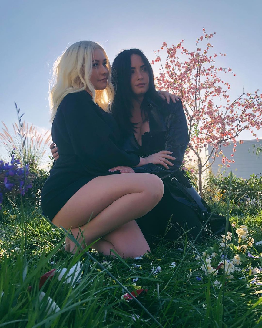 Кристина Агилера и Деми Ловато на съемках клипа «Fall In Line»​​Фото: Instagram