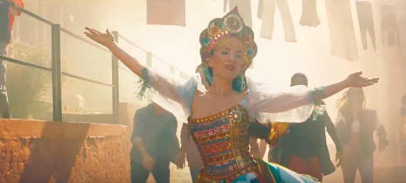 Наталья Орейро танцует в кокошникеФото: кадр из клипа