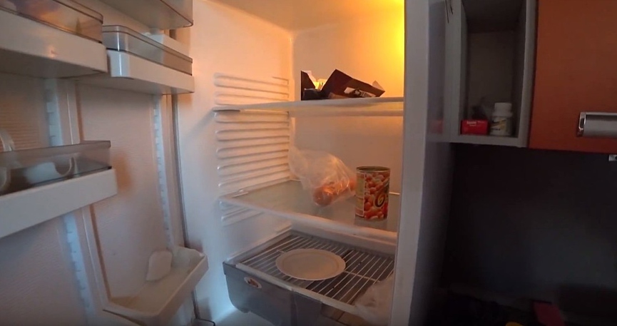 Пустой холодильник​Фото: кадр YouTube