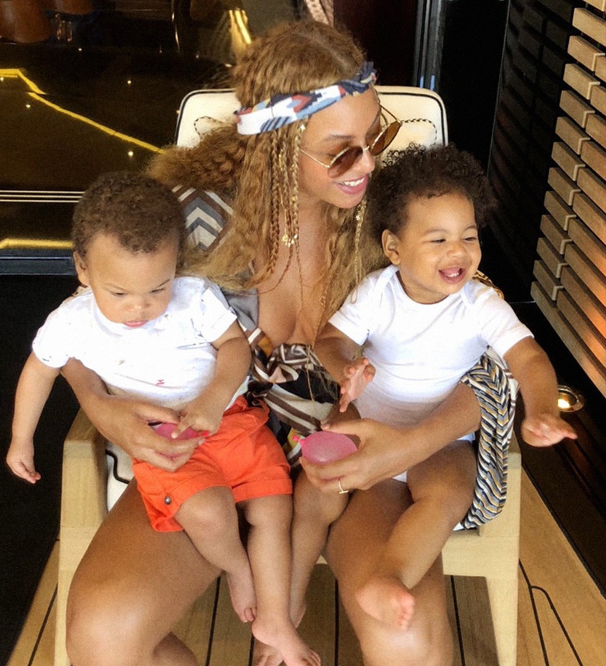Бейонсе с Руми и СиромФото: Beyonce.com