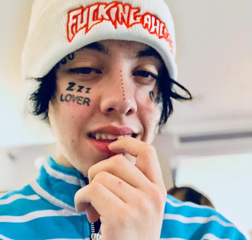 Lil Xan показал всем поклонникам новую татуировкуФото: Instagram