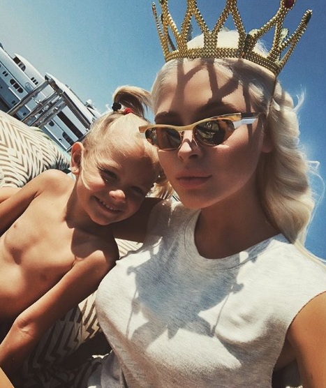 Алена Шишкова приехала в Сен-Тропе ради встречи с дочкой Фото: Instagram 