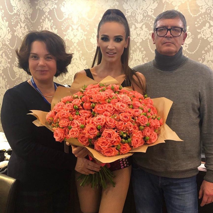 Ольга Бузова с родителямиФото: Instagram