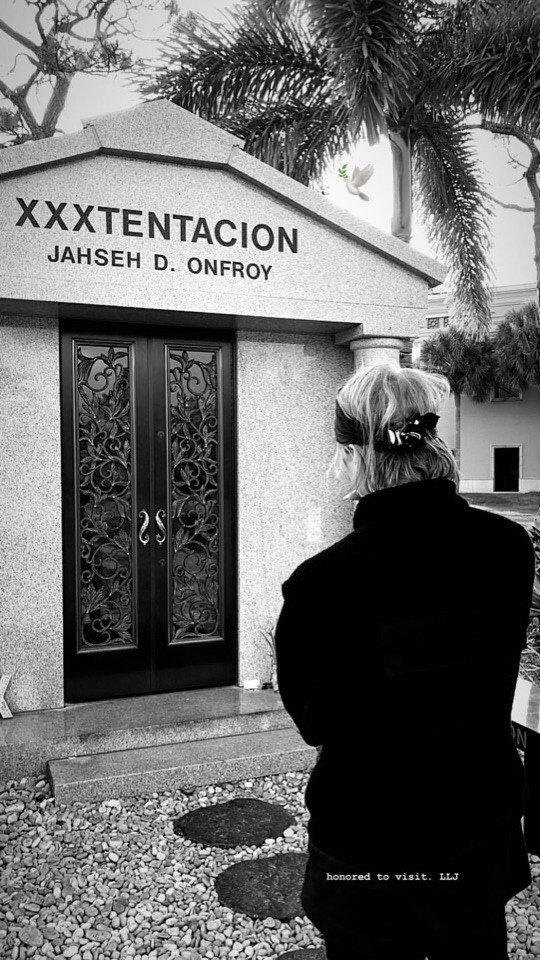Глеб Голубин у склепа XXXTentacionФото: Instagram