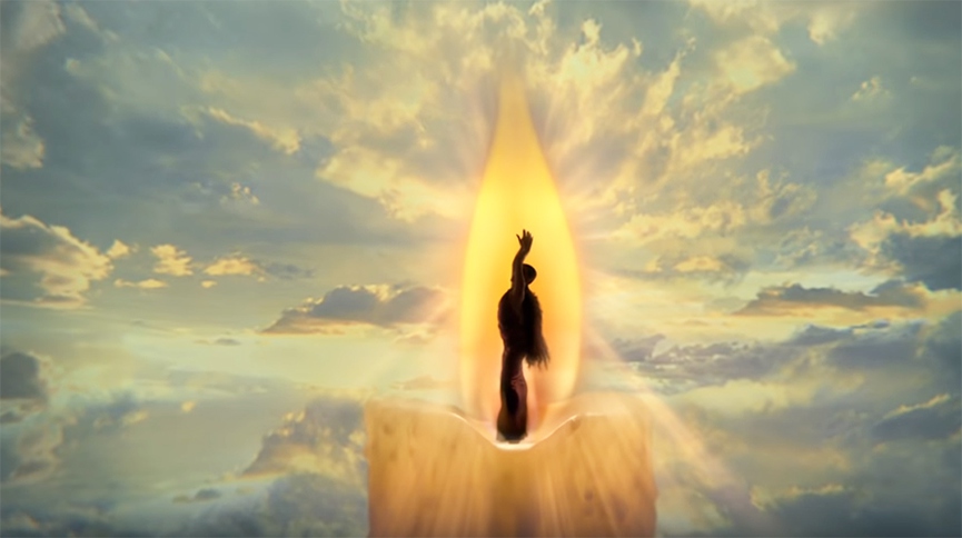 Кадр из клипа Арианы Гранде «God is a woman»