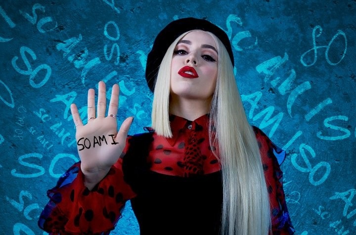 Эйва МаксФото: обложка сингла «So Am I»