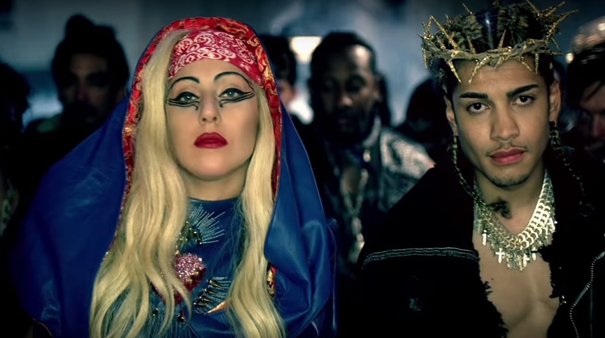 Кадр из клипа: Lady Gaga - «Judas»
