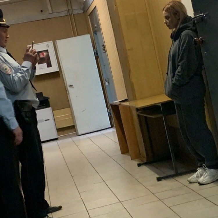Катя Кищук и сотрудники полицииФото: Instagram