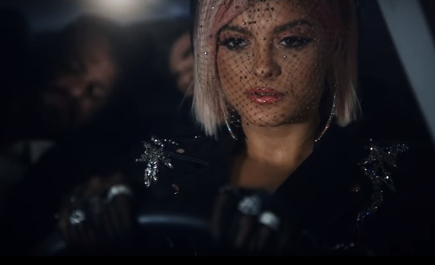 Кадр из клипа: The Chainsmokers, Bebe Rexha – «Call You Mine»