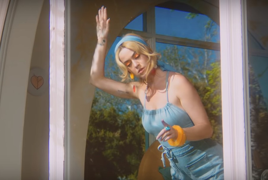 Кадр из клипа: Katy Perry – «Never Really Over»