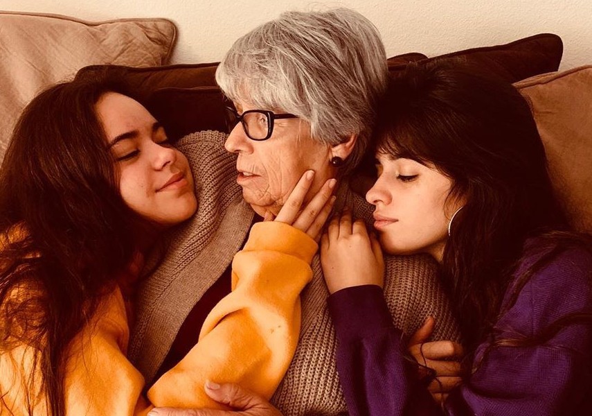 Камила Кабейо с сестрой и бабушкойФото: Instagram 