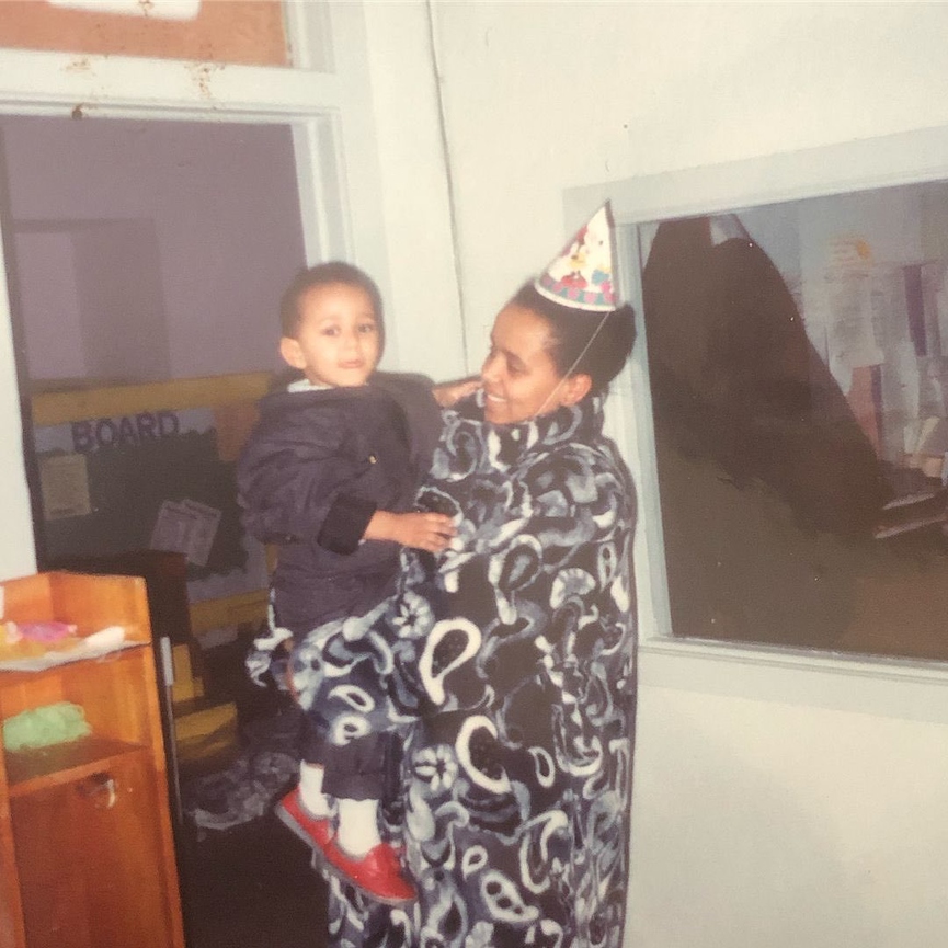Мама и бабушка сыграли большую роль в жизни The Weeknd ​Фото: Instagram 