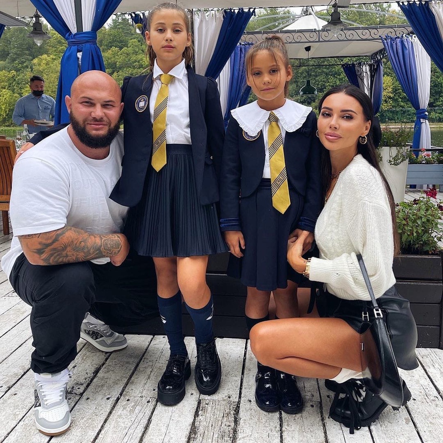 Джиган и Оксана Самойлова с дочерьми Леей и Ари​Фото: Instagram