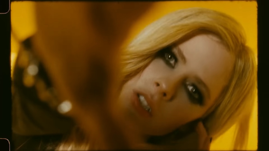 Аврил ЛавинКадр из клипа «Bite Me»