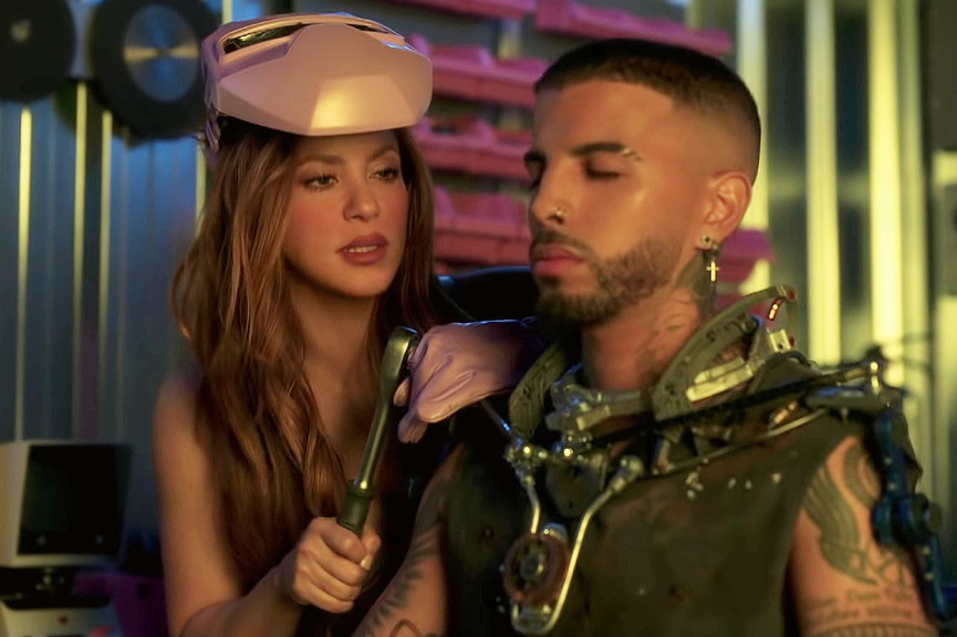 Шакира и Рау АлехандроКадр из клипа «Te Felicito»