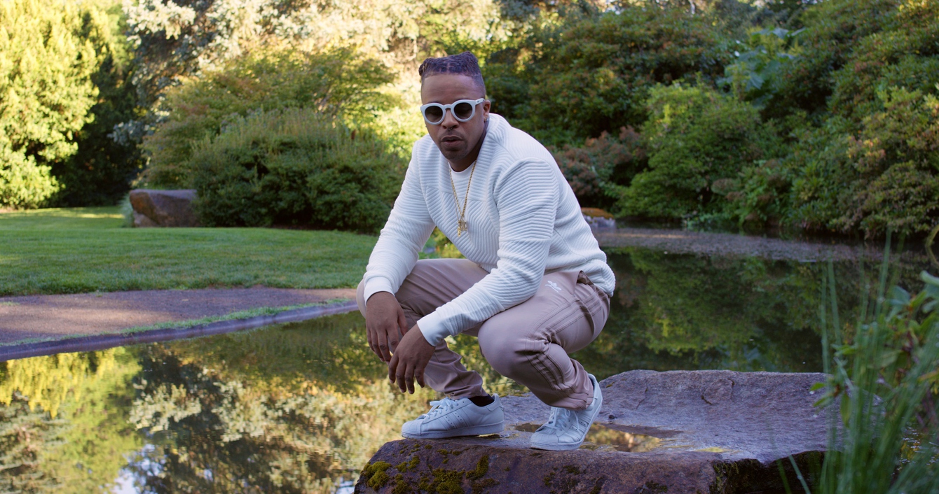 Azizi gibson irony. Азизе гибсон. Гибсон фото азизи. Азизе гибсон. Azizi gibson фото.