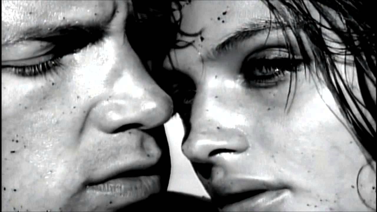 Песня 1000 мужчин. Хелена Кристенсен в клипе Криса Айзека. Chris Isaak и Хелена Кристенсен.