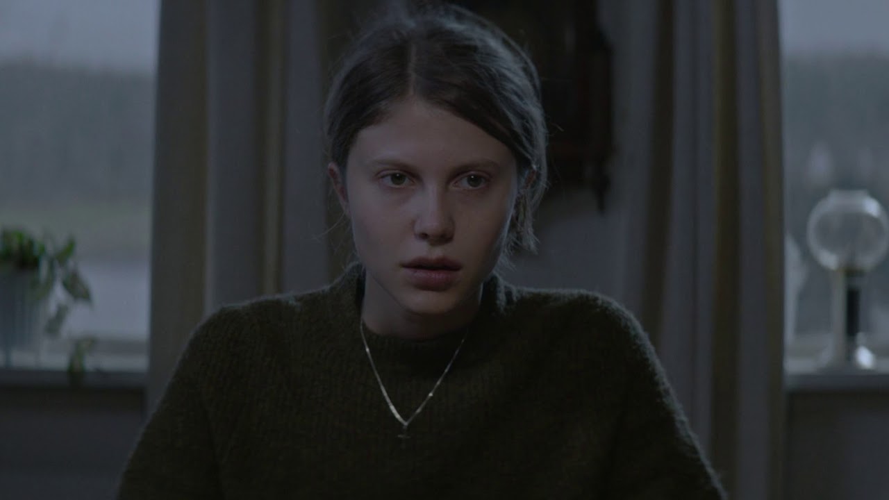 Эллен доррит петерсен золушка. Тельма thelma. Тельма 2017. Тельма 2017 постер. Элли харбоа босиком.