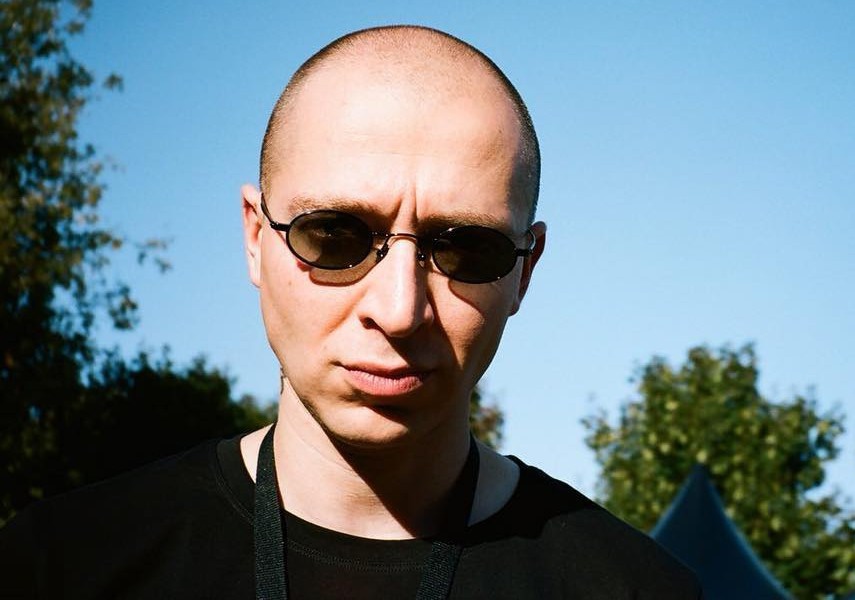 Oxxxymiron год назад на скамейке в общественном