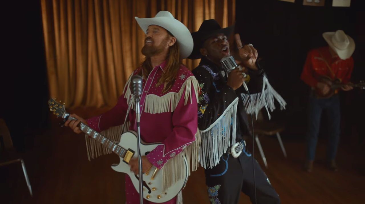 Billy Ray Cyrus - "Old Town Road" .