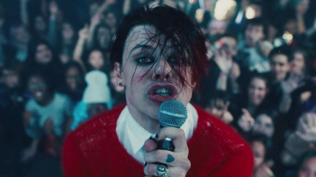 YUNGBLUD устроил концерт с неожиданным финалом в ролике «The Funeral