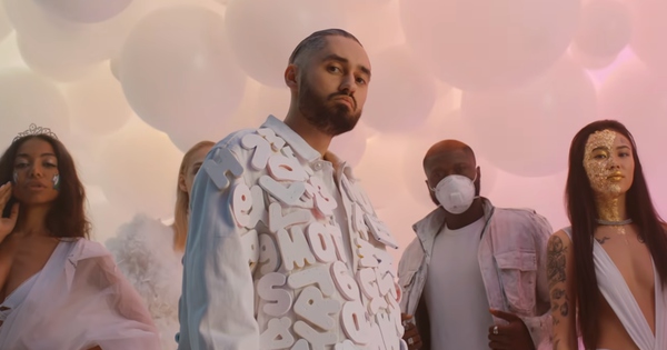 новый клип на тнт music. популярные клипы на тнт мьюзик 2021. светлана лобода парень. тнт мьюзик клипы. бьянка и пицца лети.